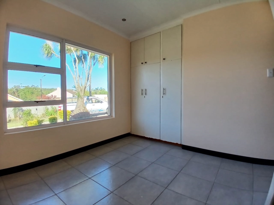 5 Bedroom Property for Sale in Beacon Bay Eastern Cape